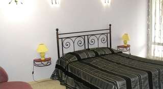 Гостиница Guest House Chernomoroff Судак Двухместный номер Делюкс с 1 кроватью или 2 отдельными кроватями, вид на море-1